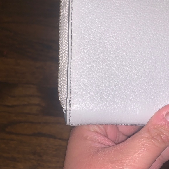 Marc Jacobs Empire City Travel Wallet with Strap light gray - Picture 10 of 16